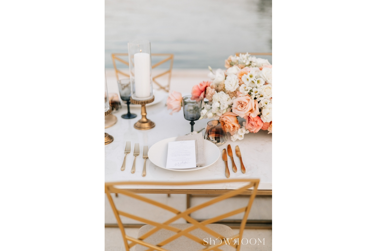 Intimate dinner by the sea