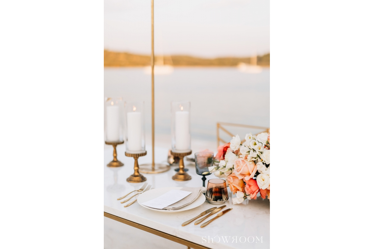Intimate dinner by the sea