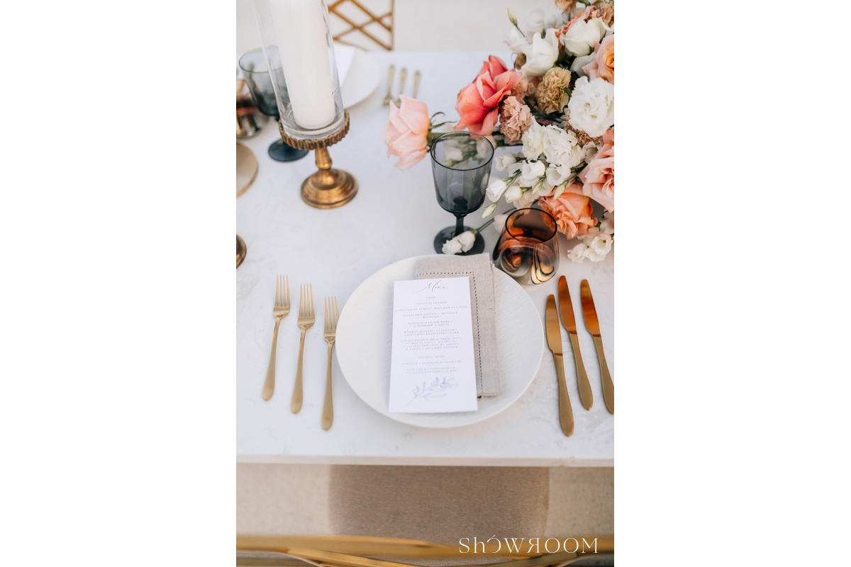 Intimate dinner by the sea