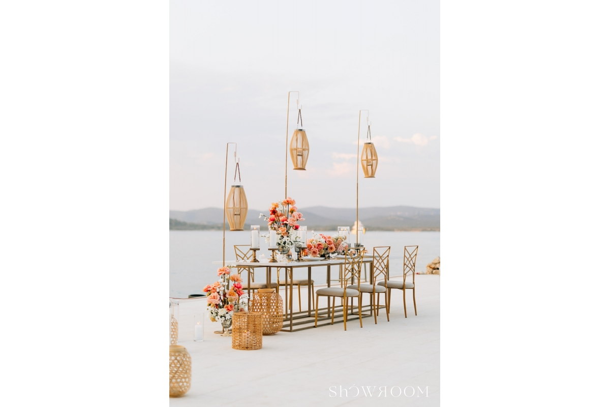 Intimate dinner by the sea