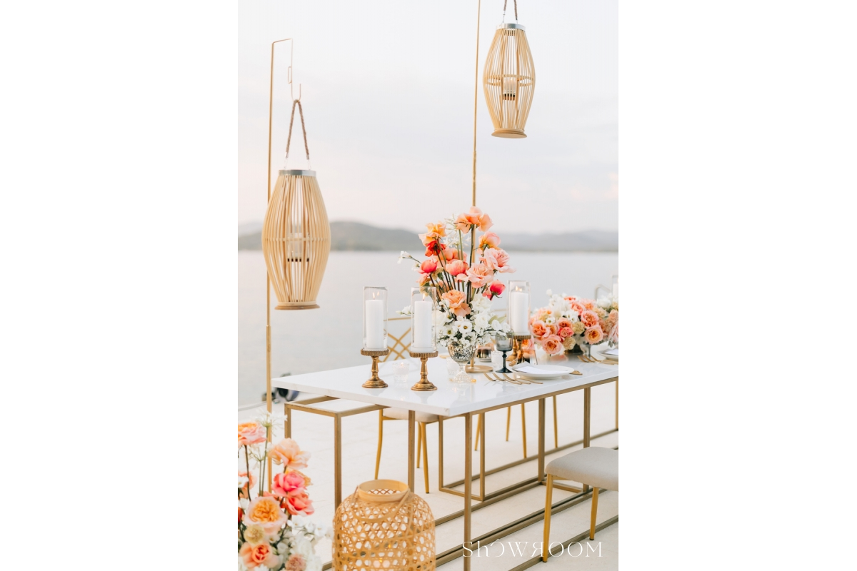 Intimate dinner by the sea