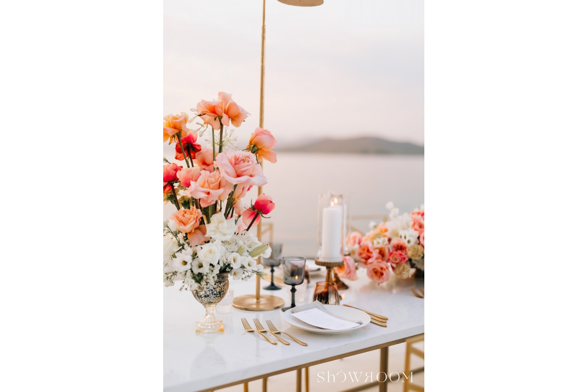 Intimate dinner by the sea