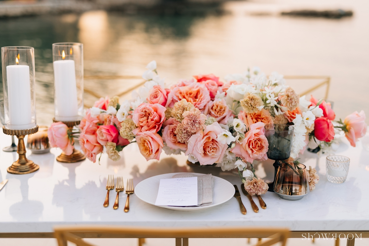 Intimate dinner by the sea