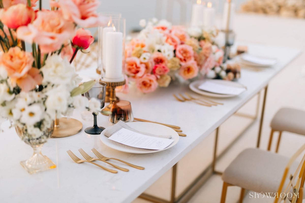 Intimate dinner by the sea