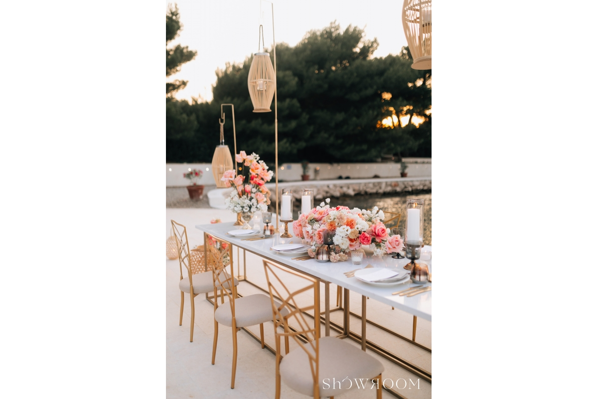 Intimate dinner by the sea