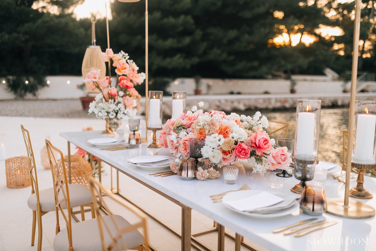 Intimate dinner by the sea