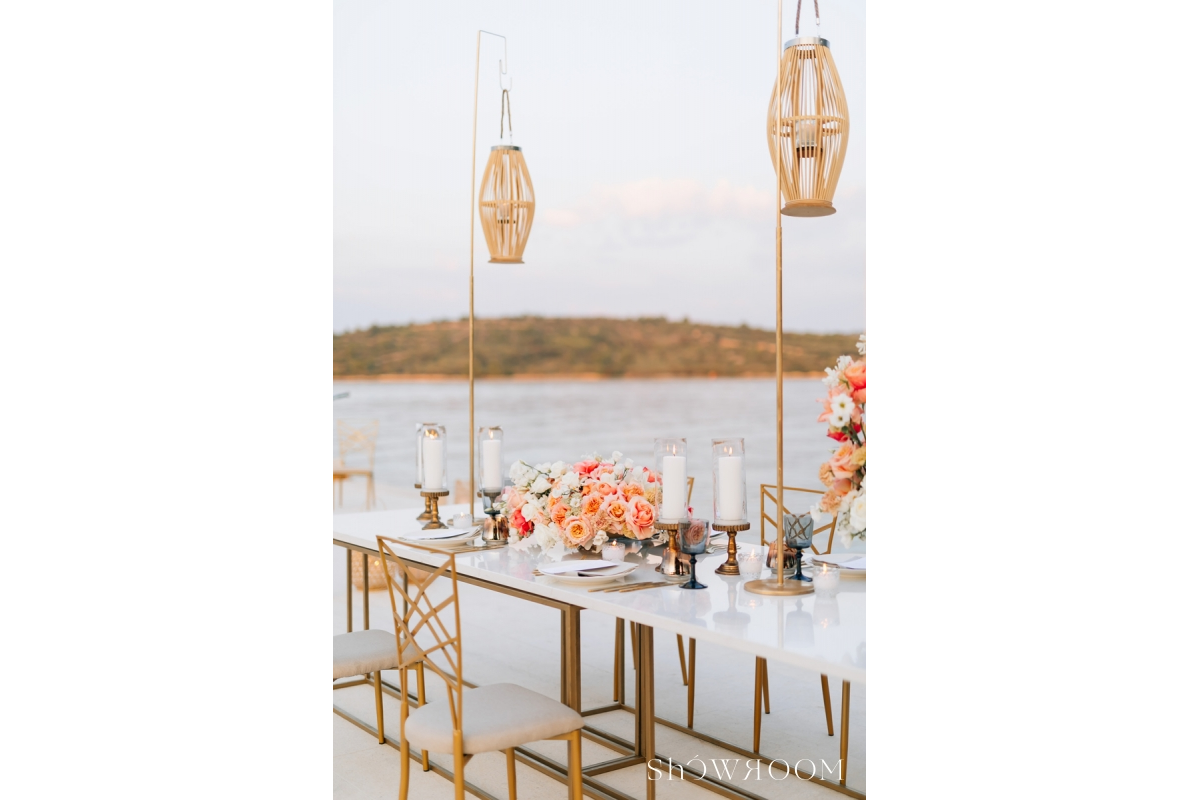 Intimate dinner by the sea
