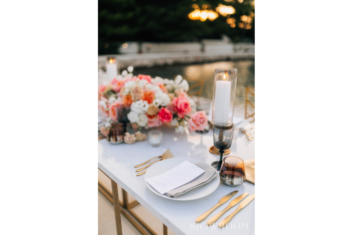 Intimate dinner by the sea