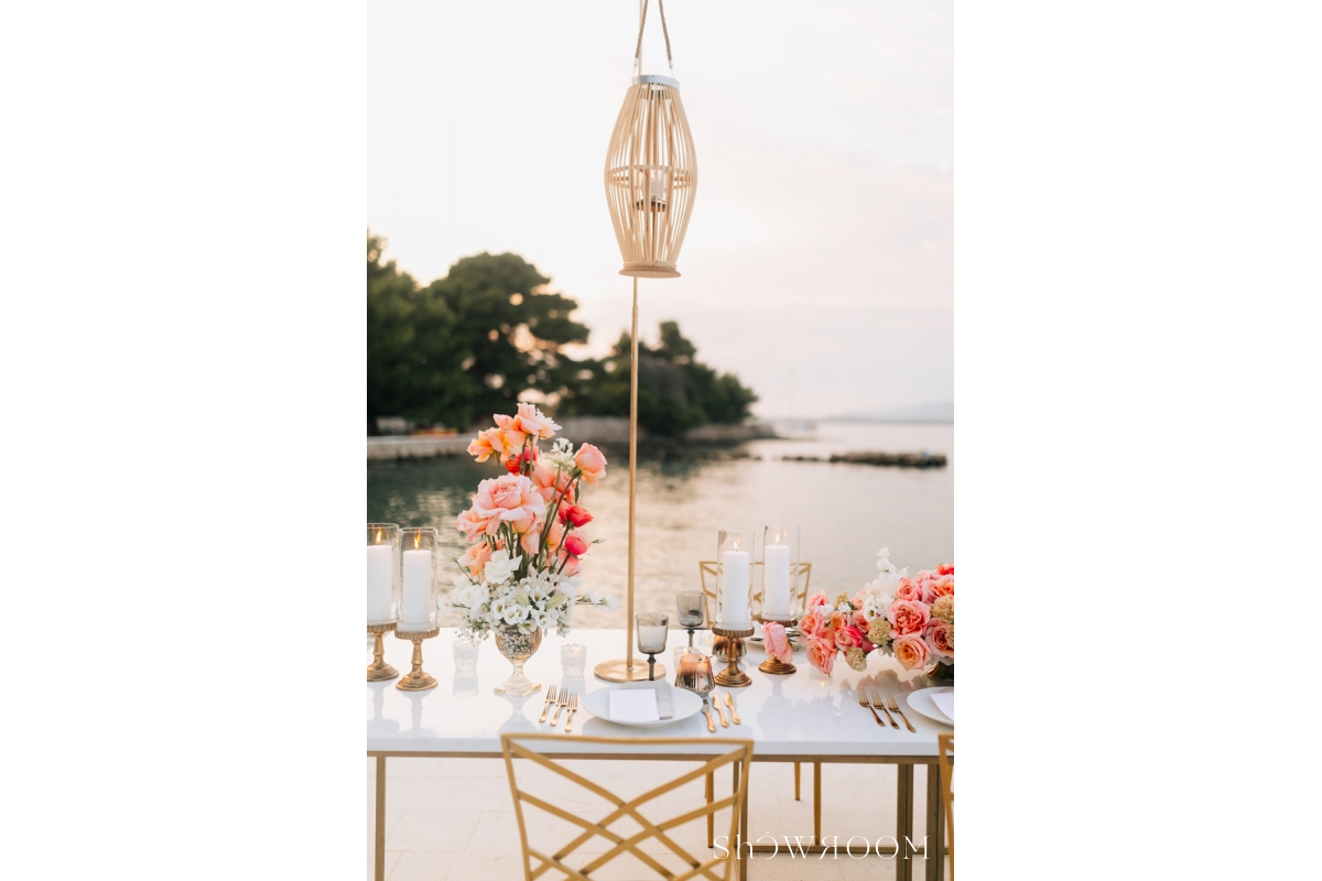 Intimate dinner by the sea