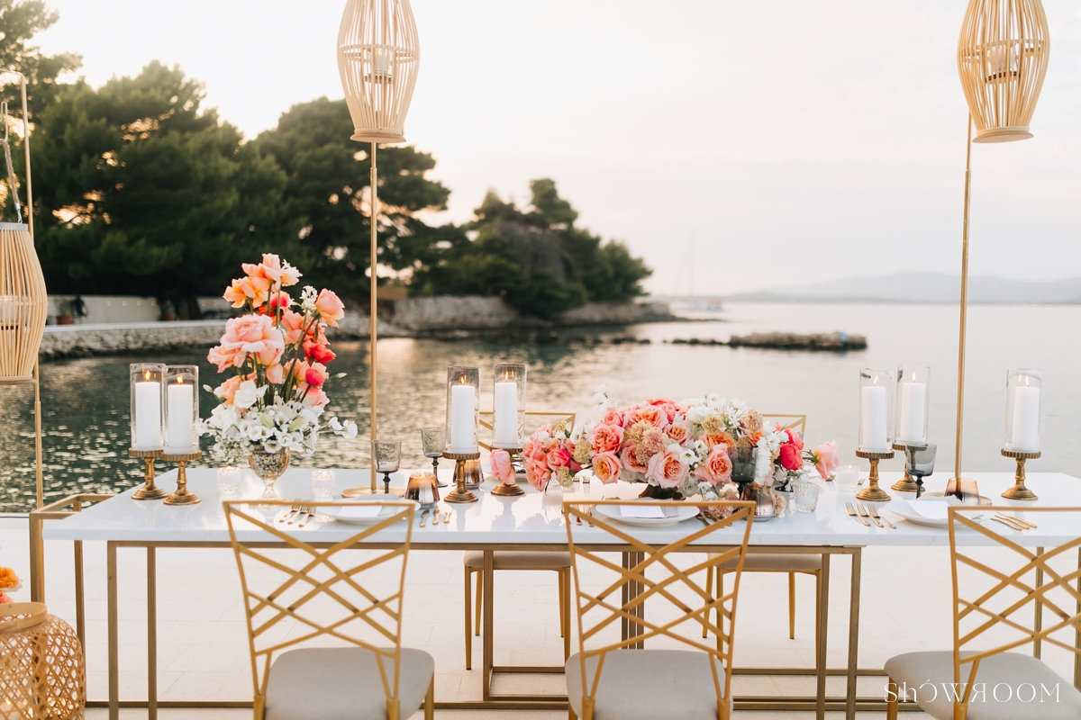 Intimate dinner by the sea