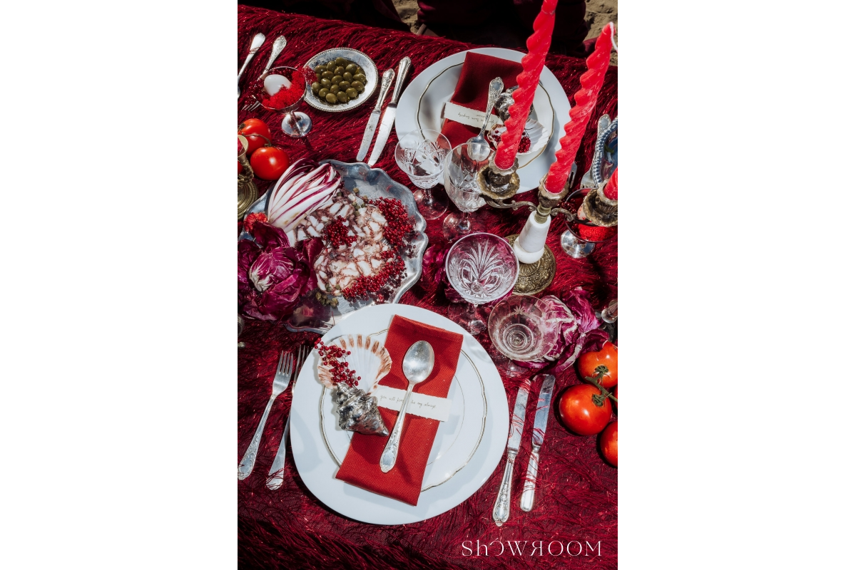 Lavish escape: Theatrical wedding of love and freedom