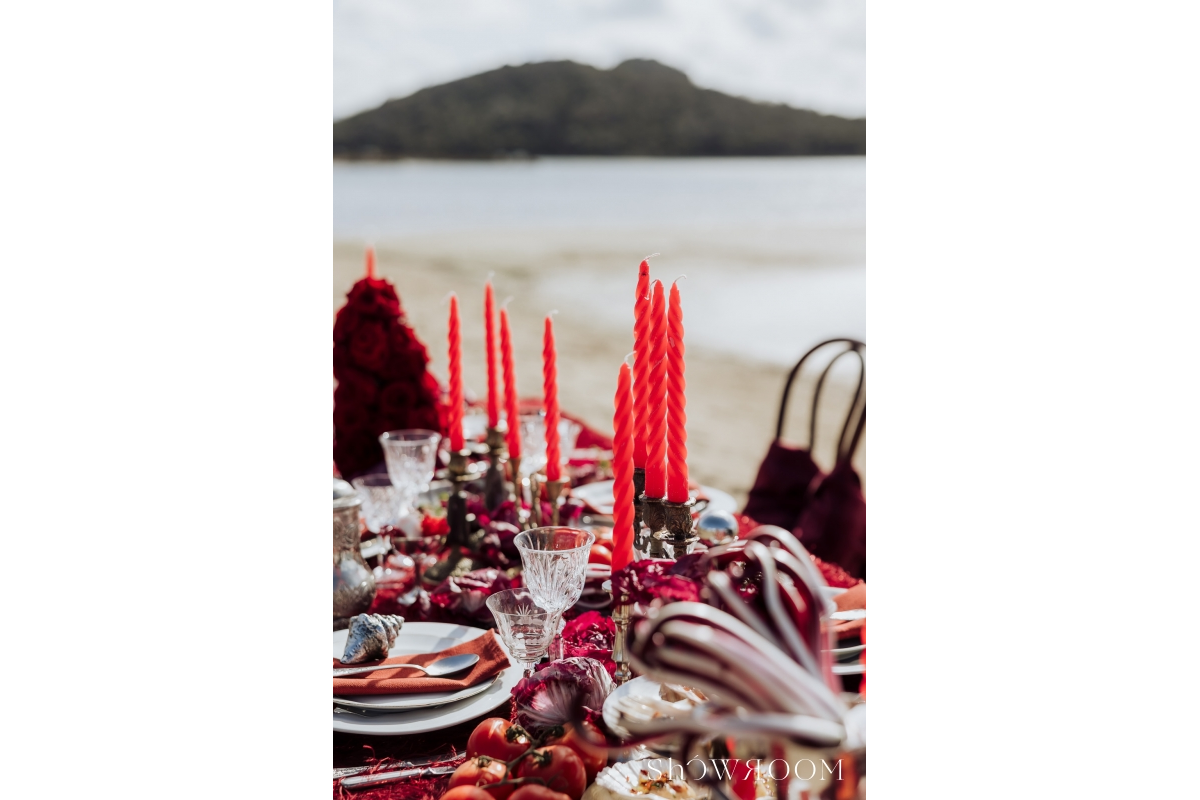 Lavish escape: Theatrical wedding of love and freedom