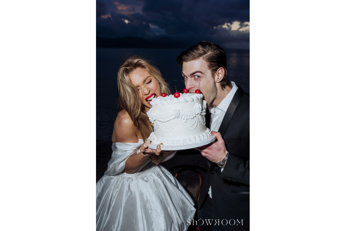 Lavish escape: Theatrical wedding of love and freedom