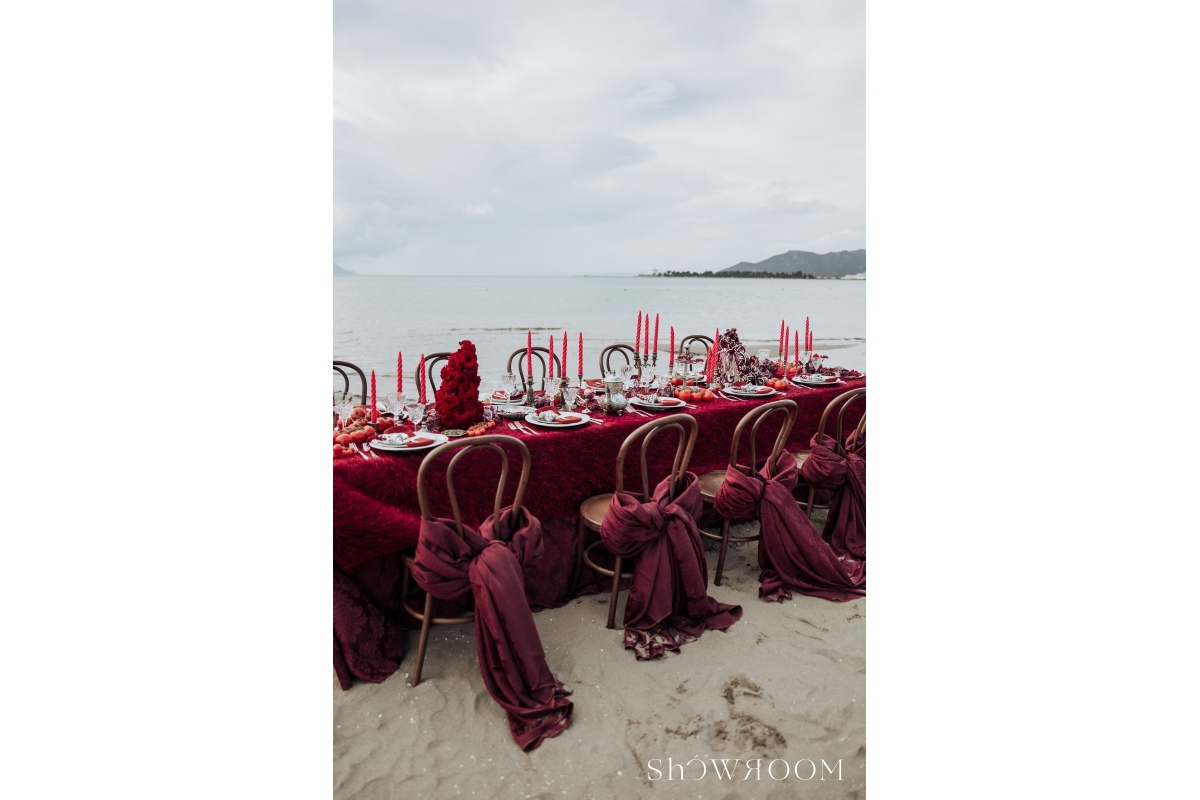Lavish escape: Theatrical wedding of love and freedom