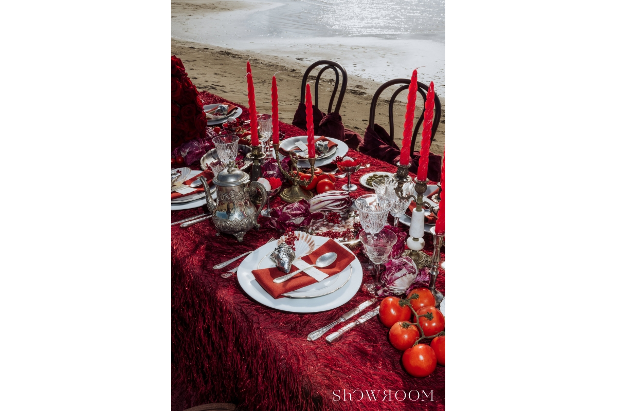 Lavish escape: Theatrical wedding of love and freedom
