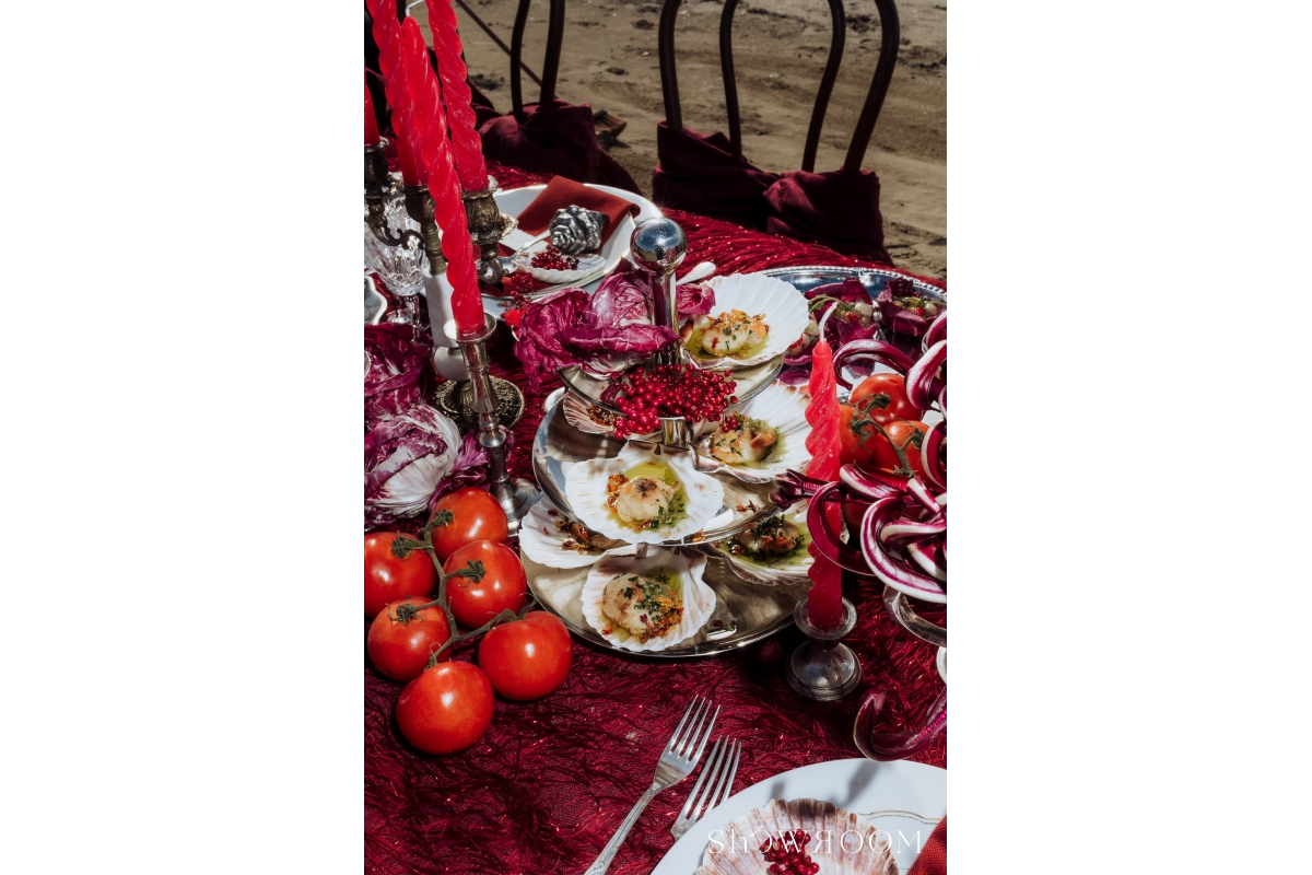 Lavish escape: Theatrical wedding of love and freedom