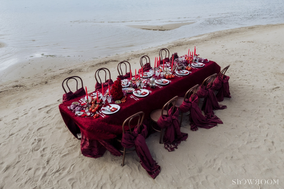 Lavish escape: Theatrical wedding of love and freedom