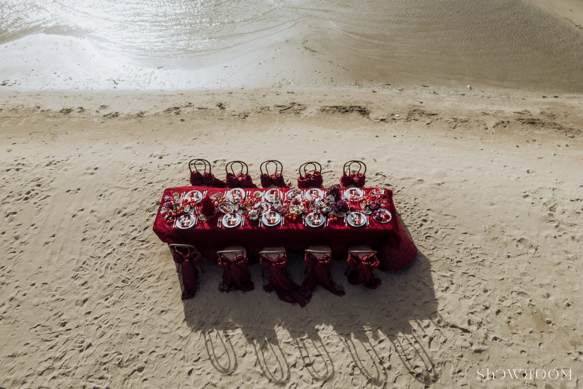 Lavish escape: Theatrical wedding of love and freedom