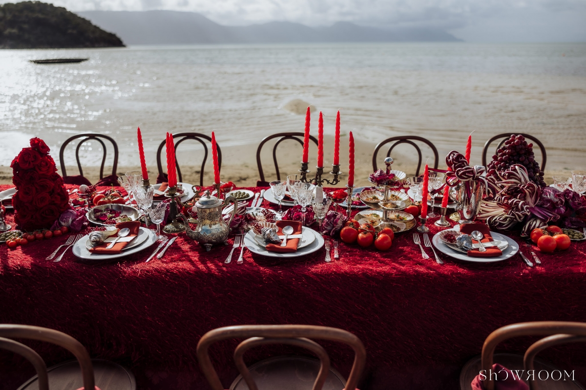 Lavish escape: Theatrical wedding of love and freedom