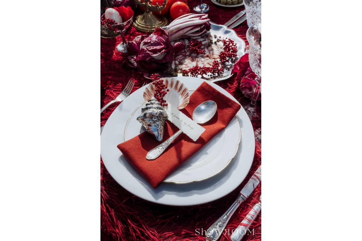 Lavish escape: Theatrical wedding of love and freedom