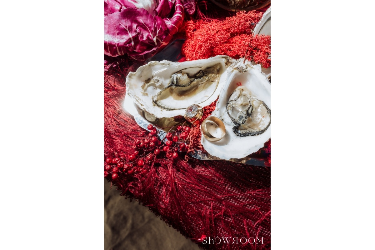 Lavish escape: Theatrical wedding of love and freedom