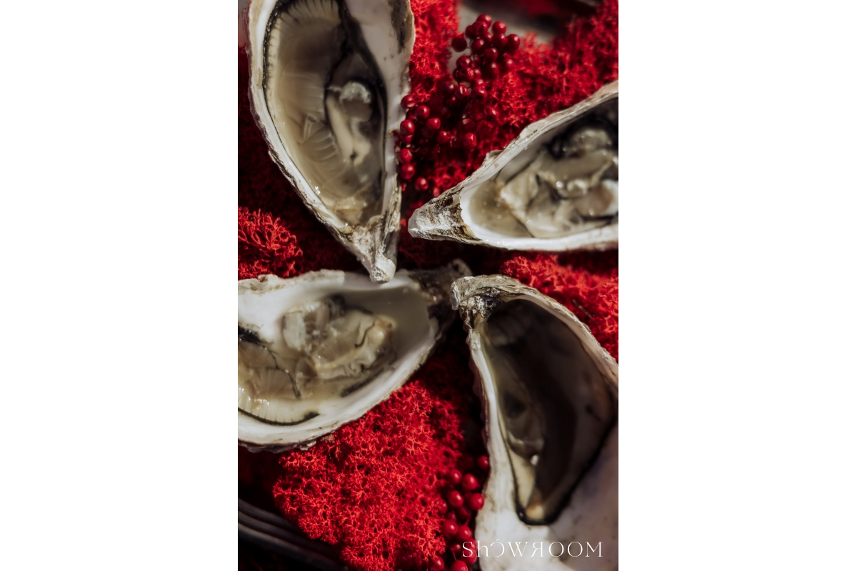 Lavish escape: Theatrical wedding of love and freedom