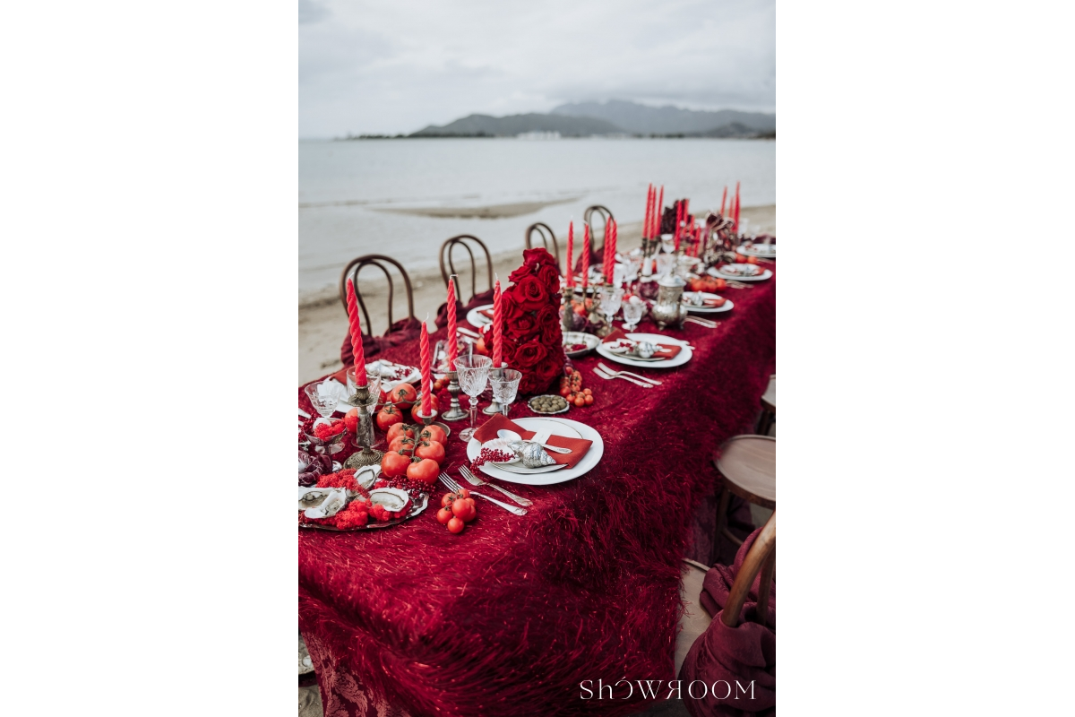 Lavish escape: Theatrical wedding of love and freedom
