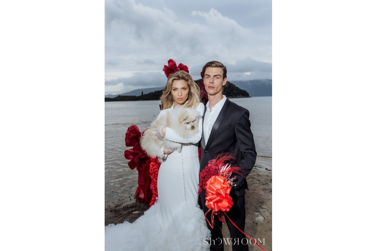 Lavish escape: Theatrical wedding of love and freedom