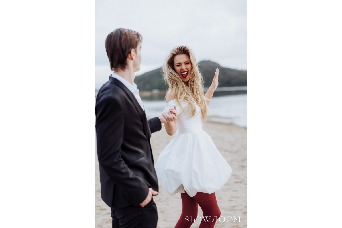 Lavish escape: Theatrical wedding of love and freedom