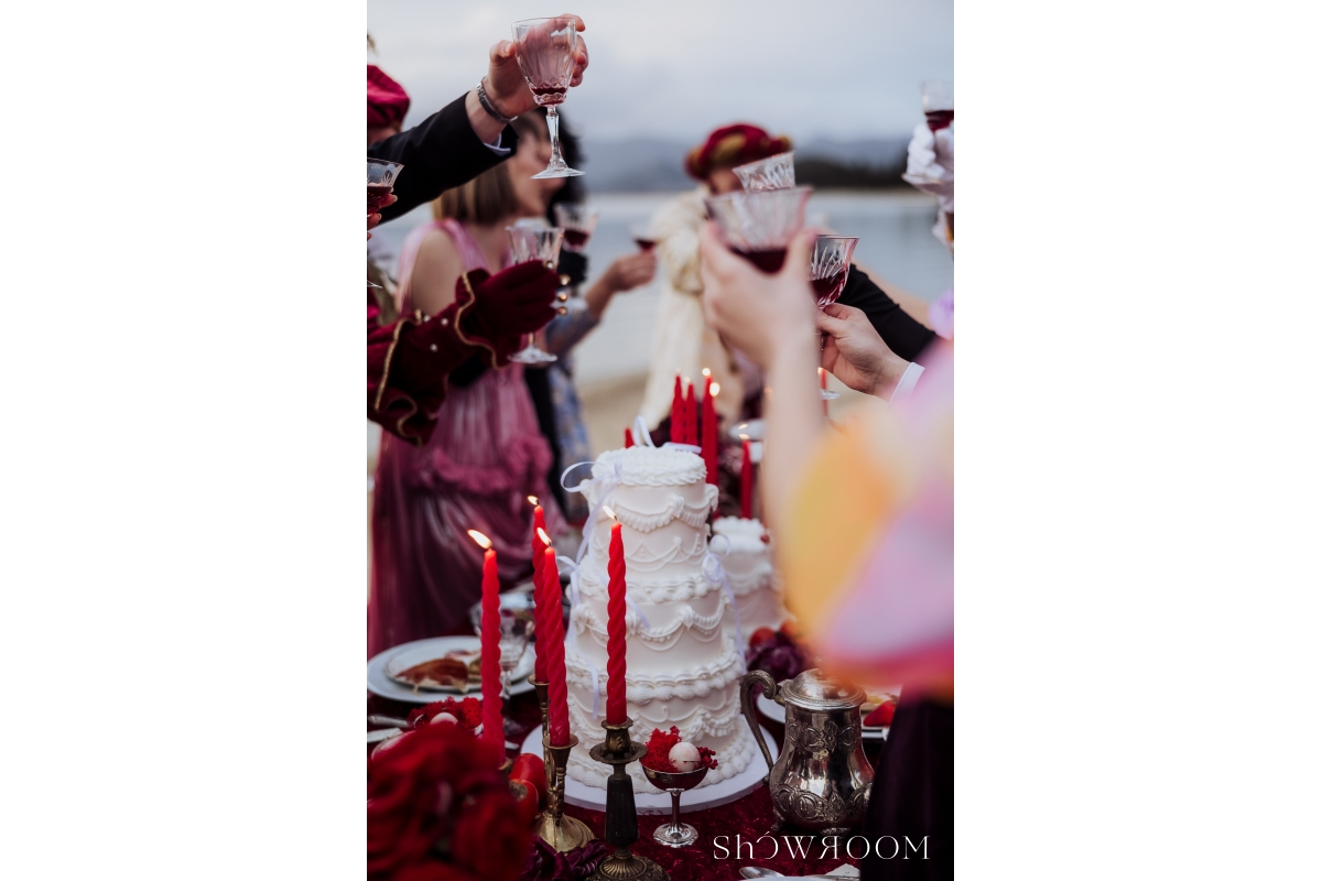 Lavish escape: Theatrical wedding of love and freedom