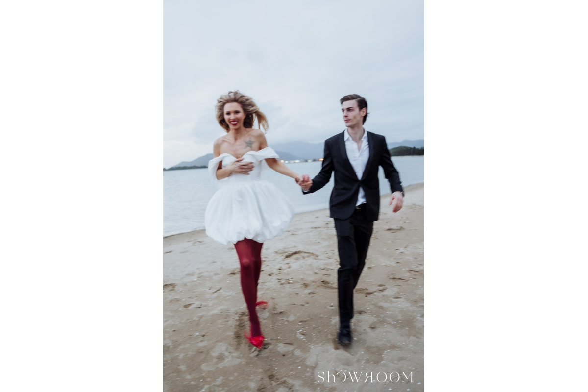 Lavish escape: Theatrical wedding of love and freedom