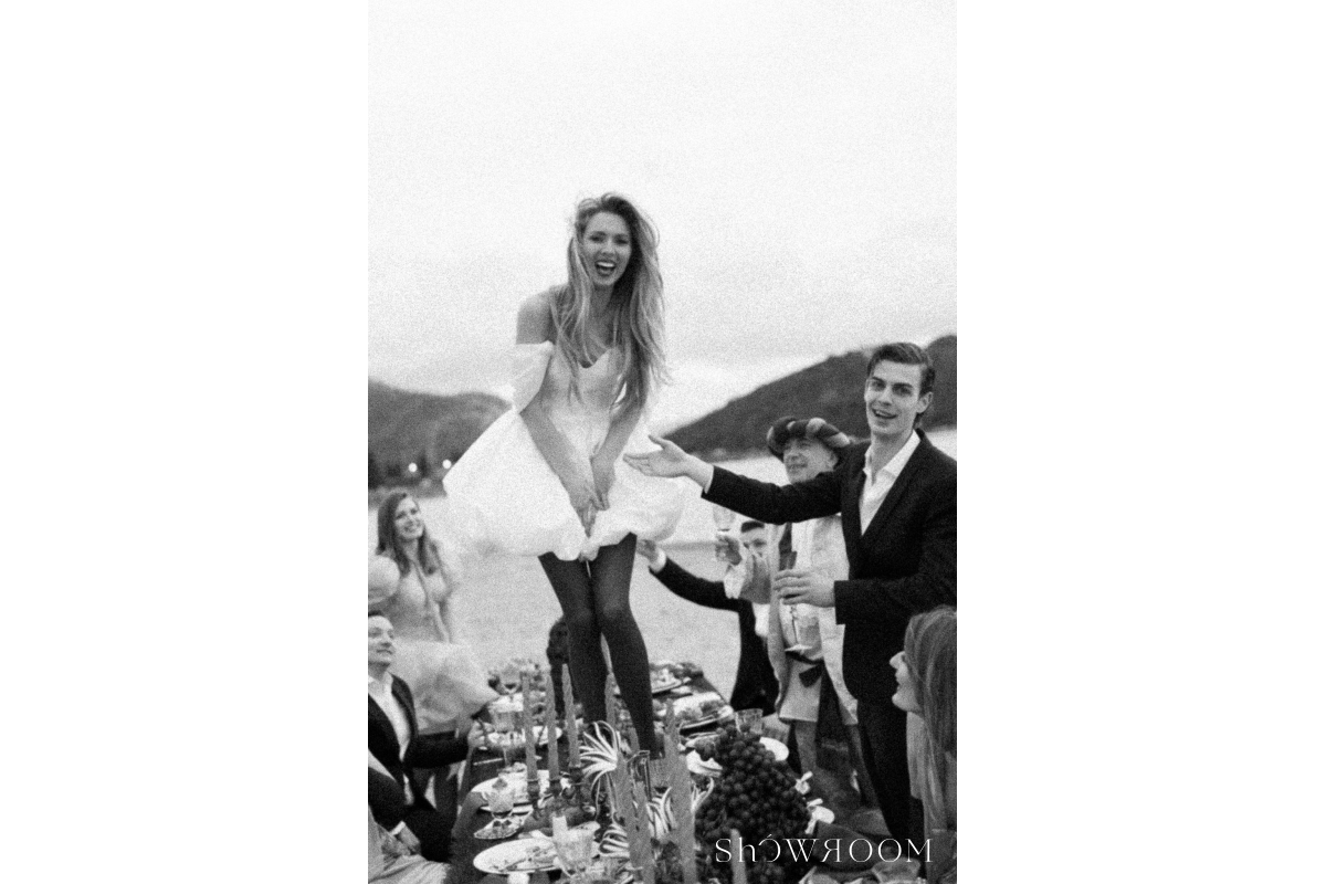 Lavish escape: Theatrical wedding of love and freedom
