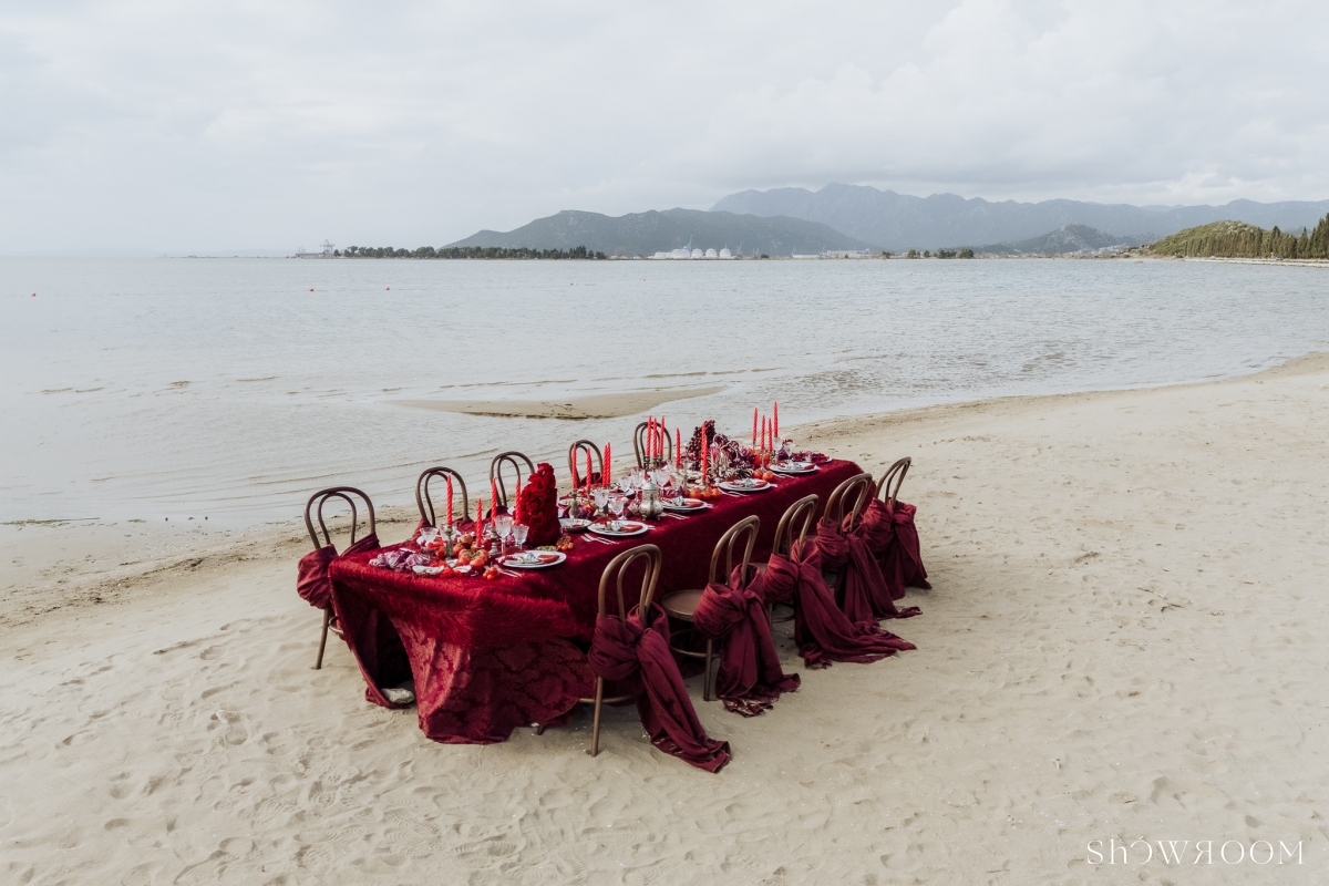 Lavish escape: Theatrical wedding of love and freedom