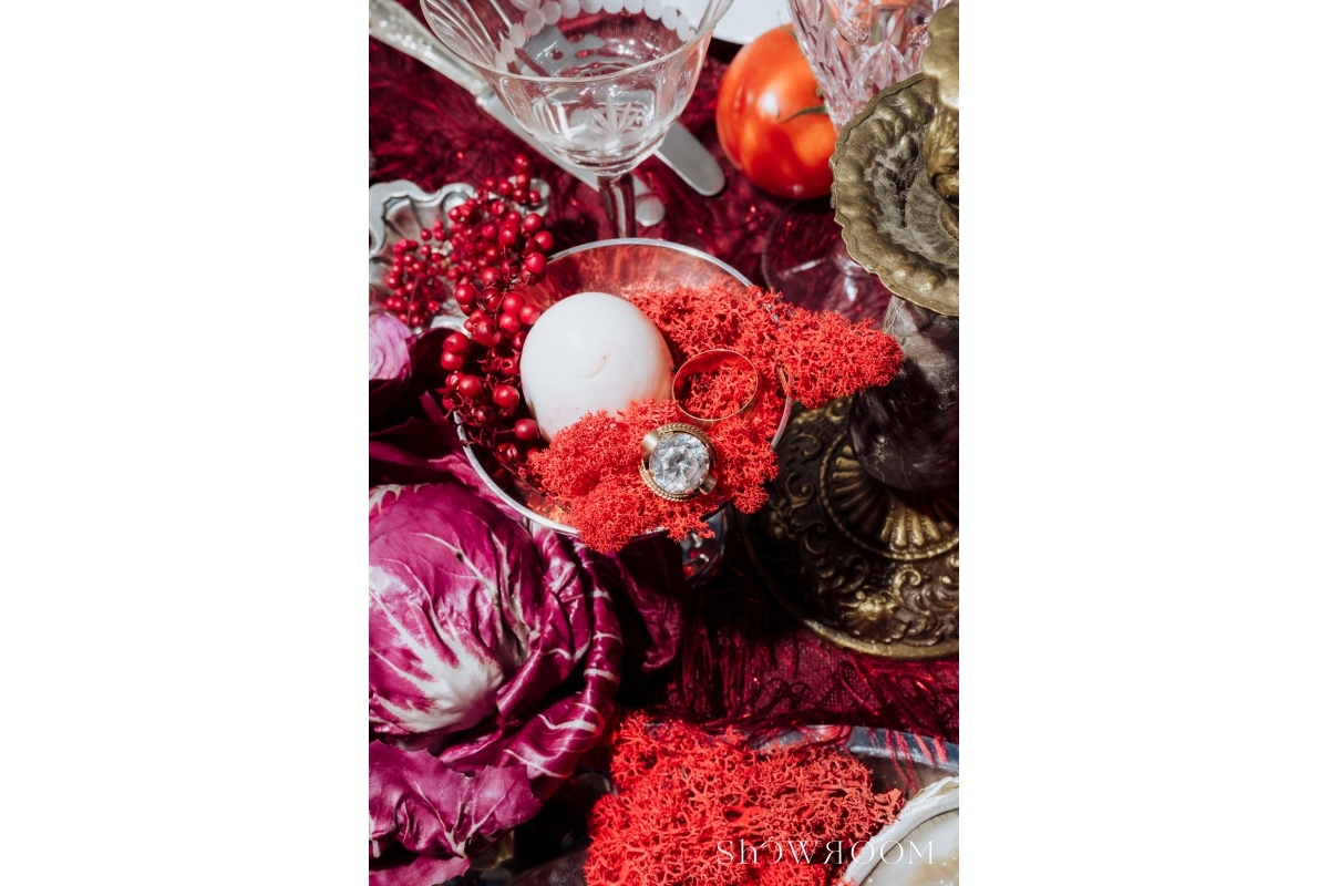 Lavish escape: Theatrical wedding of love and freedom