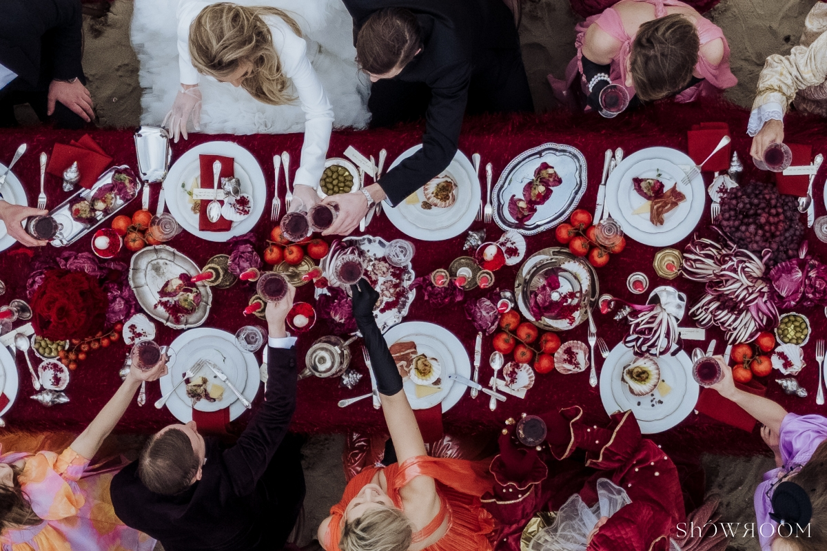 Lavish escape: Theatrical wedding of love and freedom