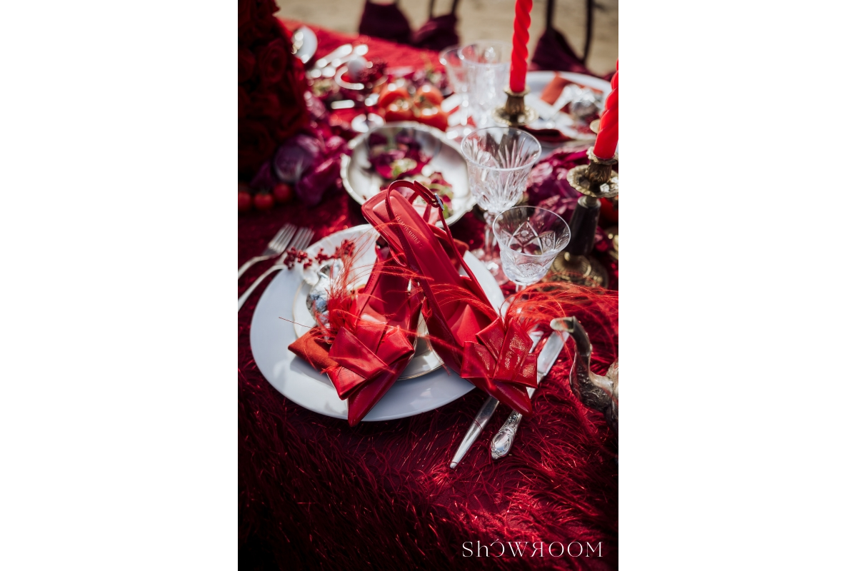 Lavish escape: Theatrical wedding of love and freedom