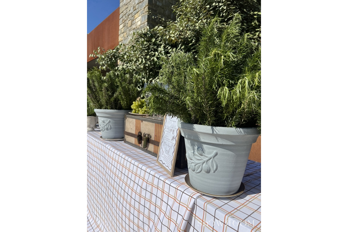 Rosemary cocktail table