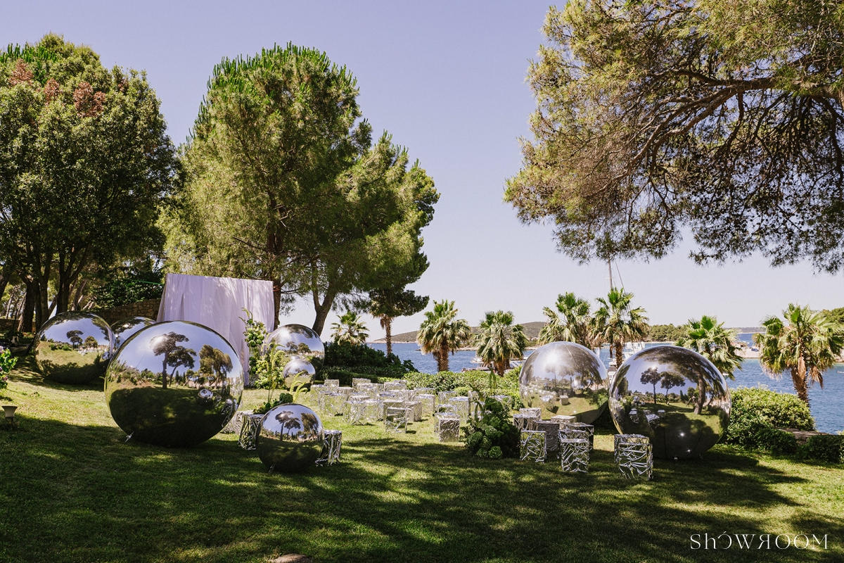 Beyond imagination: Matrix inspired wedding design