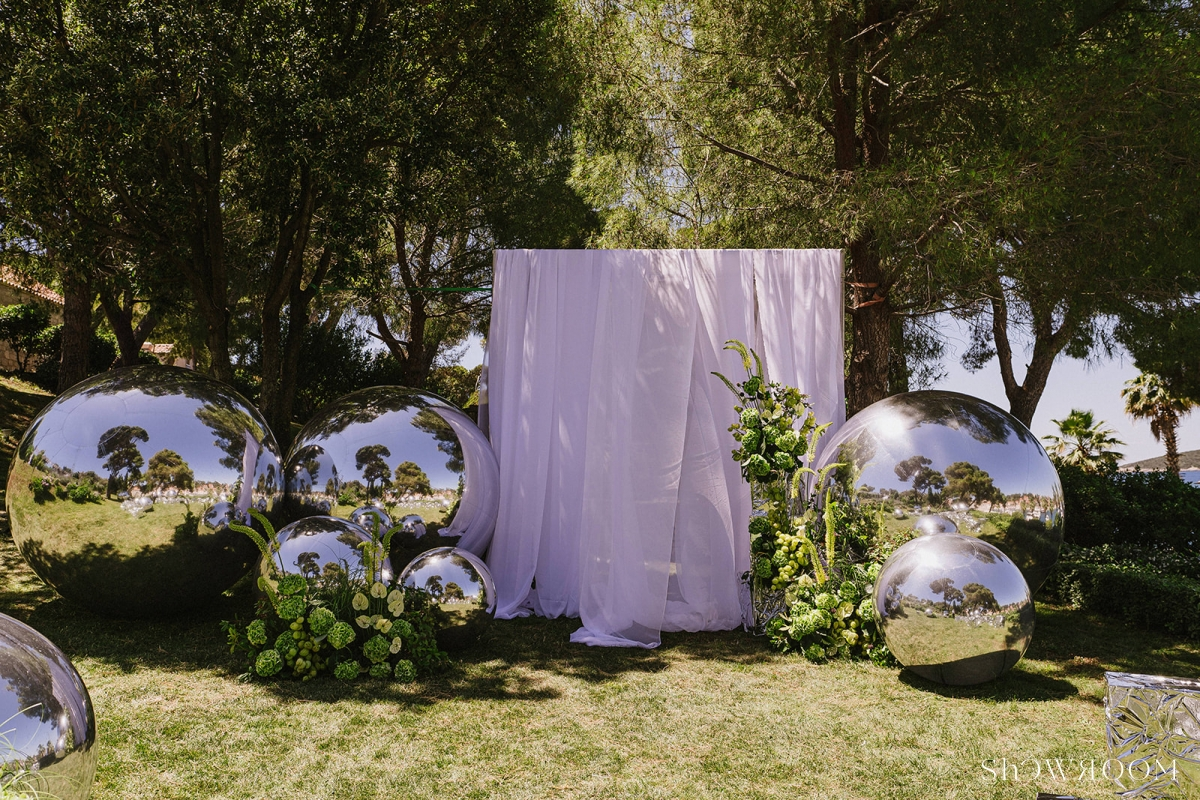 Beyond imagination: Matrix inspired wedding design