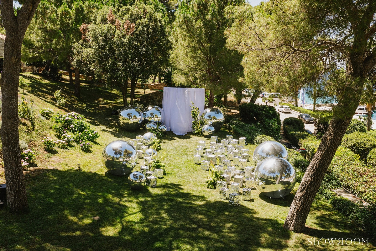 Beyond imagination: Matrix inspired wedding design