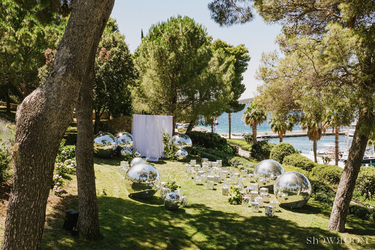 Beyond imagination: Matrix inspired wedding design