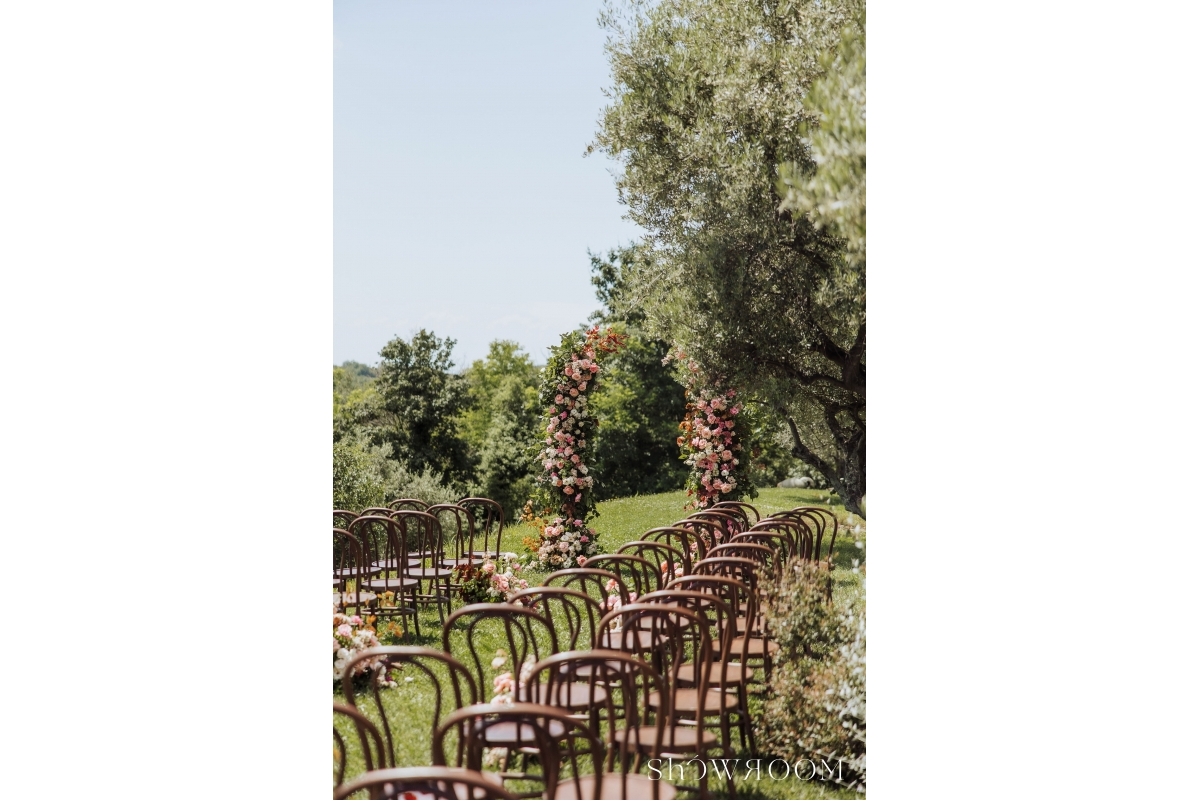 Hues of Romance in Early Summer at San Canzian
